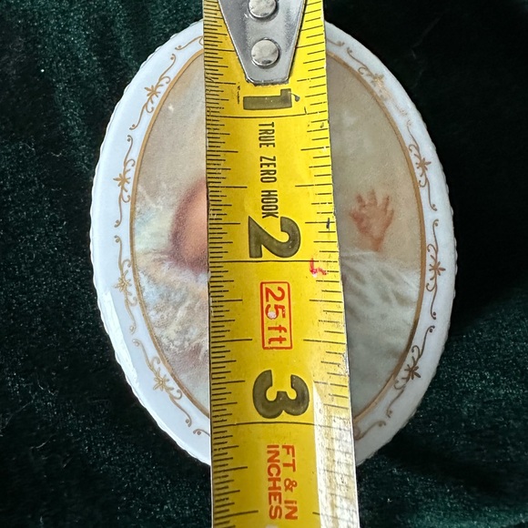 Porcelain trinket with cover by artist Katherine Andrews Fincher. - Picture 10 of 11